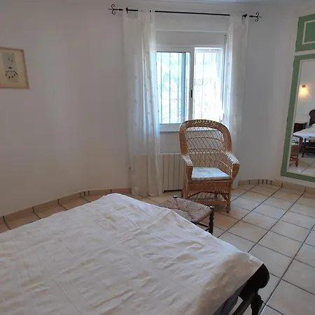 Clara Villa *